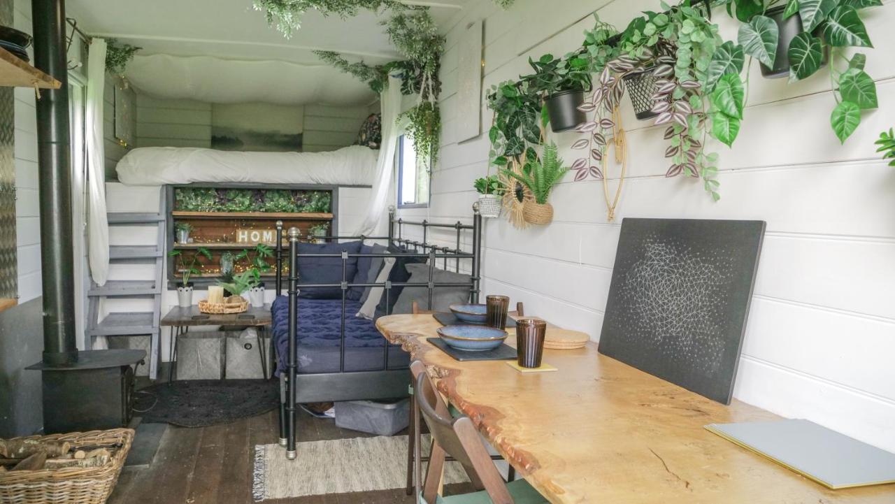 Quirky Vintage Horsebox Conversion With Stunning Views Of Ardingly Reservoir Balcombe Exterior photo